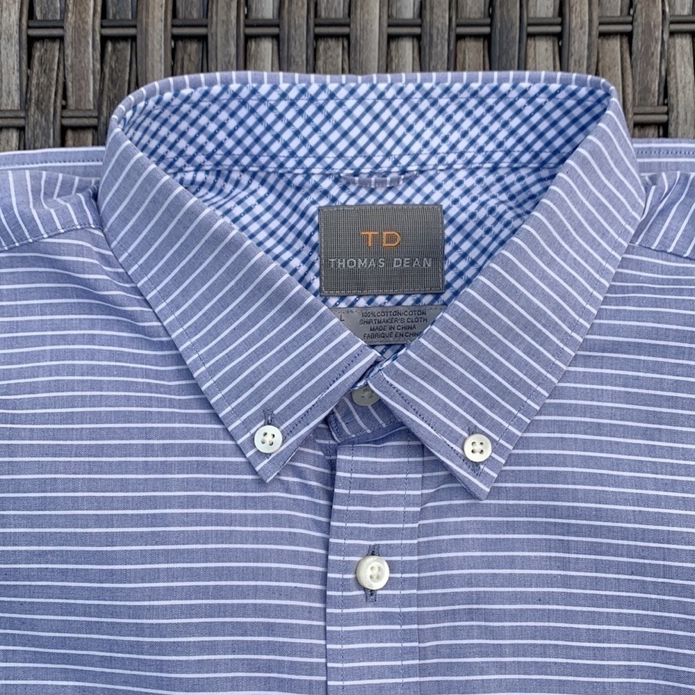 Nwot THOMAS DEAN Blue Chambray and White Striped Short Sleeve Button Down